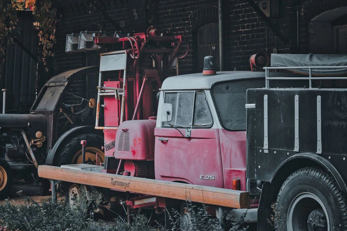 Black dog roadside assistance tow truck serving Shillington Pennsylvania